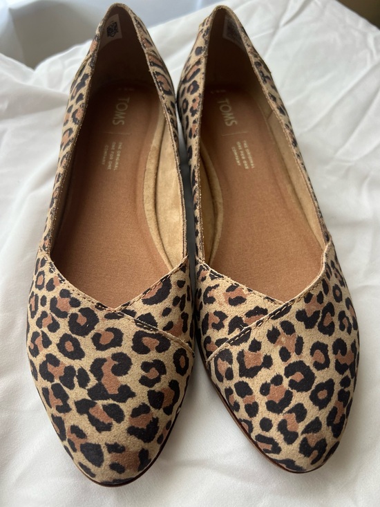 Toms Shoes - TOMS Leopard Print Slip-On Flats in Brown and Black